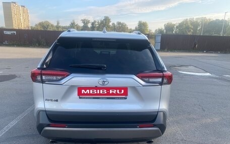 Toyota RAV4, 2019 год, 2 600 000 рублей, 4 фотография