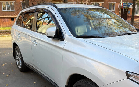Mitsubishi Outlander III рестайлинг 3, 2013 год, 1 520 000 рублей, 2 фотография