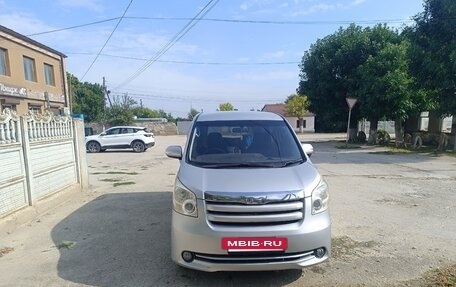 Toyota Noah III, 2007 год, 1 270 000 рублей, 2 фотография