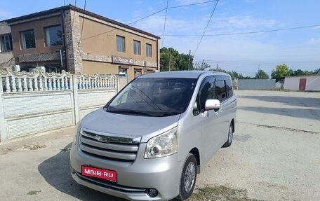 Toyota Noah III, 2007 год, 1 270 000 рублей, 3 фотография