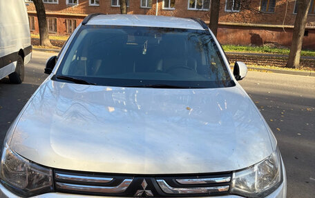 Mitsubishi Outlander III рестайлинг 3, 2013 год, 1 520 000 рублей, 3 фотография
