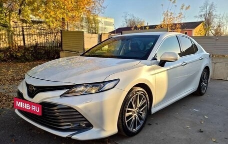 Toyota Camry, 2018 год, 2 580 000 рублей, 10 фотография