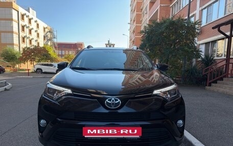 Toyota RAV4, 2018 год, 2 650 000 рублей, 2 фотография