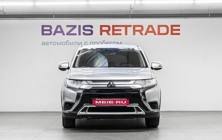 Mitsubishi Outlander III рестайлинг 3, 2019 год, 1 899 000 рублей, 3 фотография