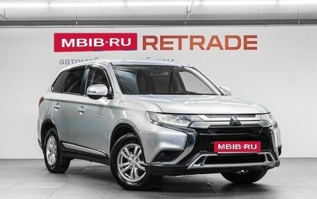 Mitsubishi Outlander III рестайлинг 3, 2019 год, 1 899 000 рублей, 4 фотография