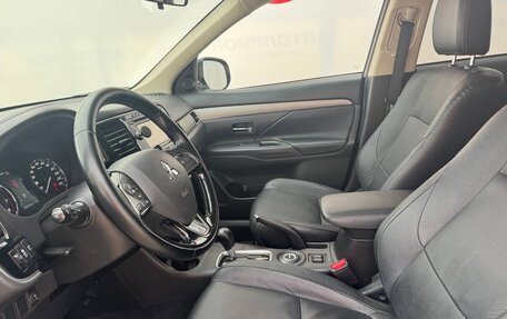 Mitsubishi Outlander III рестайлинг 3, 2015 год, 1 715 000 рублей, 10 фотография