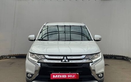 Mitsubishi Outlander III рестайлинг 3, 2015 год, 1 715 000 рублей, 9 фотография