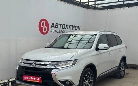 Mitsubishi Outlander III рестайлинг 3, 2015 год, 1 715 000 рублей, 2 фотография