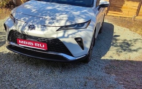 Toyota Venza, 2022 год, 4 200 000 рублей, 2 фотография