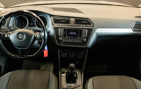 Volkswagen Tiguan II, 2017 год, 1 869 000 рублей, 5 фотография