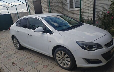Opel Astra J, 2013 год, 935 000 рублей, 2 фотография