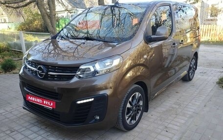Opel Zafira Life I, 2021 год, 2 580 000 рублей, 3 фотография