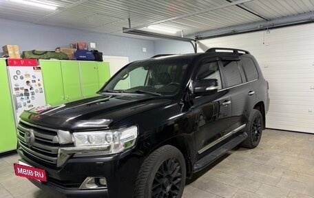 Toyota Land Cruiser 200, 2018 год, 6 490 000 рублей, 2 фотография