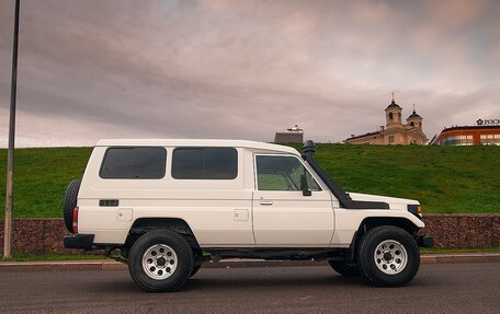 Toyota Land Cruiser 70, 2006 год, 3 700 000 рублей, 2 фотография