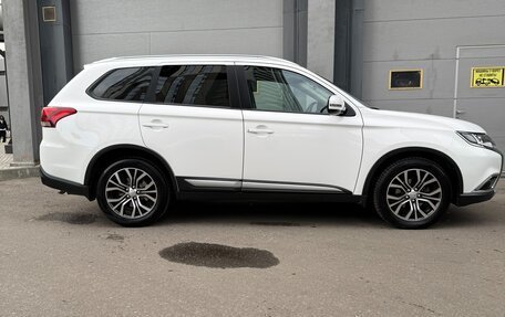 Mitsubishi Outlander III рестайлинг 3, 2018 год, 2 500 000 рублей, 3 фотография