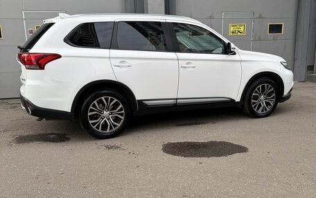Mitsubishi Outlander III рестайлинг 3, 2018 год, 2 500 000 рублей, 4 фотография