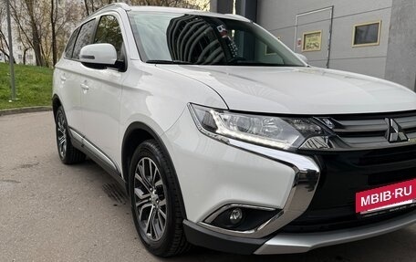 Mitsubishi Outlander III рестайлинг 3, 2018 год, 2 500 000 рублей, 2 фотография