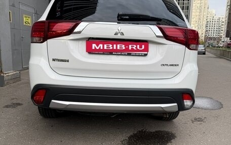Mitsubishi Outlander III рестайлинг 3, 2018 год, 2 500 000 рублей, 6 фотография