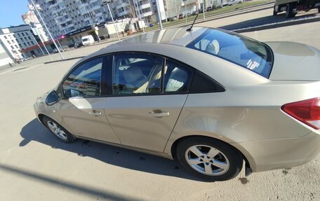 Chevrolet Cruze II, 2010 год, 670 000 рублей, 2 фотография