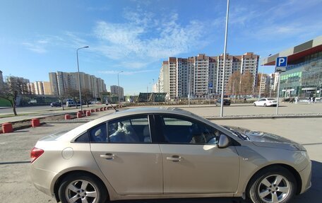Chevrolet Cruze II, 2010 год, 670 000 рублей, 5 фотография