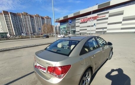Chevrolet Cruze II, 2010 год, 670 000 рублей, 4 фотография