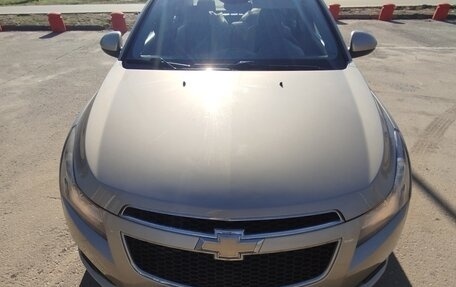 Chevrolet Cruze II, 2010 год, 670 000 рублей, 3 фотография