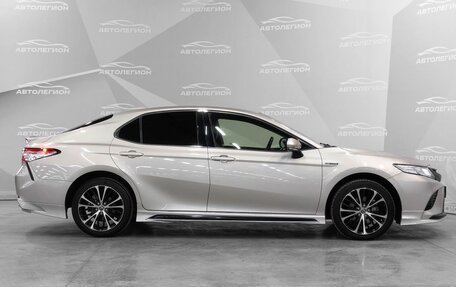 Toyota Camry, 2019 год, 2 640 000 рублей, 6 фотография