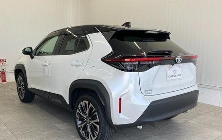 Toyota Yaris Cross, 2023 год, 1 670 000 рублей, 3 фотография