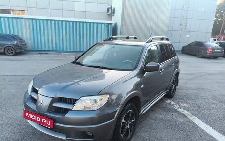 Mitsubishi Outlander III рестайлинг 3, 2006 год, 610 000 рублей, 2 фотография
