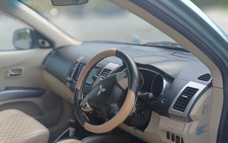 Mitsubishi Outlander III рестайлинг 3, 2006 год, 1 100 000 рублей, 2 фотография
