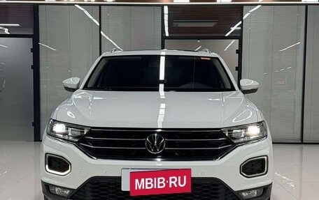 Volkswagen T-Roc I, 2022 год, 1 710 000 рублей, 2 фотография