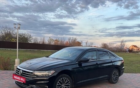 Volkswagen Jetta VII, 2018 год, 1 620 000 рублей, 2 фотография