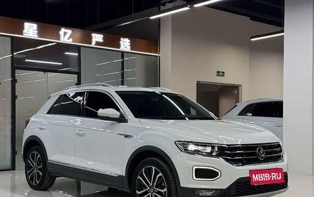 Volkswagen T-Roc I, 2022 год, 1 710 000 рублей, 3 фотография
