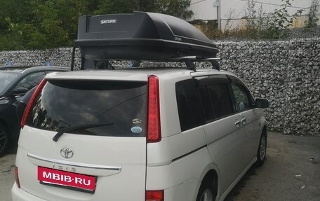 Toyota ISis I, 2010 год, 850 000 рублей, 3 фотография