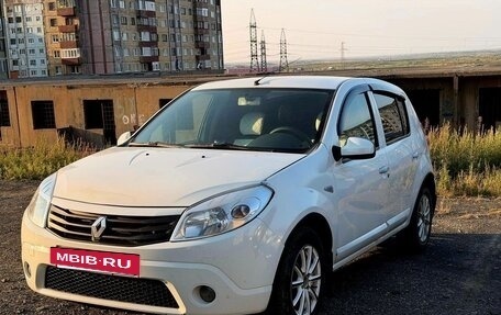 Renault Sandero I, 2013 год, 600 000 рублей, 2 фотография