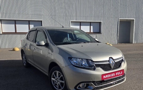 Renault Logan II, 2017 год, 850 000 рублей, 3 фотография