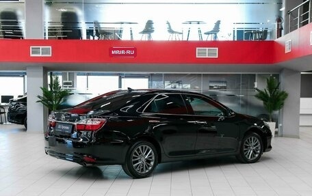 Toyota Camry, 2017 год, 1 950 000 рублей, 2 фотография