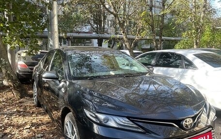 Toyota Camry, 2023 год, 3 250 000 рублей, 2 фотография