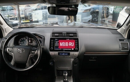 Toyota Land Cruiser Prado 150 рестайлинг, 2022 год, 6 750 000 рублей, 15 фотография