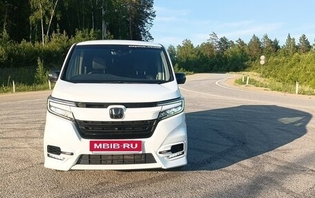 Honda Stepwgn IV рестайлинг, 2021 год, 2 530 000 рублей, 3 фотография