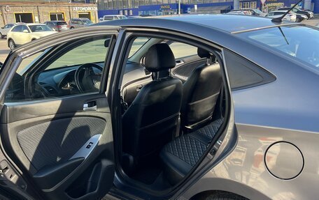 Hyundai Solaris II рестайлинг, 2015 год, 1 100 000 рублей, 13 фотография