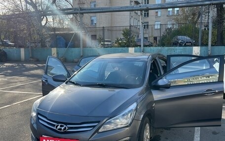 Hyundai Solaris II рестайлинг, 2015 год, 1 100 000 рублей, 4 фотография