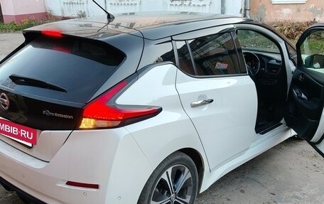 Nissan Leaf II, 2018 год, 1 470 000 рублей, 4 фотография