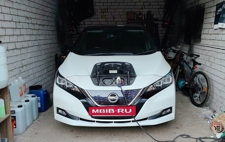 Nissan Leaf II, 2018 год, 1 470 000 рублей, 2 фотография