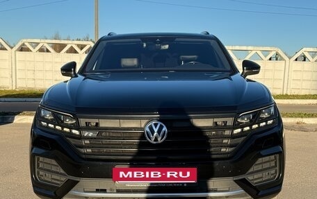 Volkswagen Touareg III, 2019 год, 4 700 000 рублей, 3 фотография