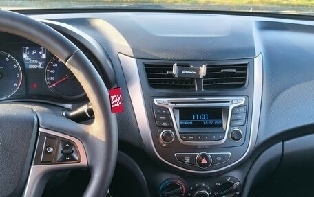 Hyundai Solaris II рестайлинг, 2014 год, 750 000 рублей, 10 фотография