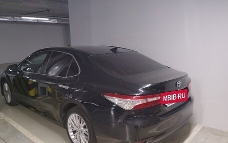 Toyota Camry, 2019 год, 2 075 000 рублей, 3 фотография