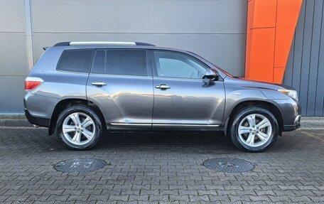 Toyota Highlander III, 2010 год, 2 099 000 рублей, 3 фотография