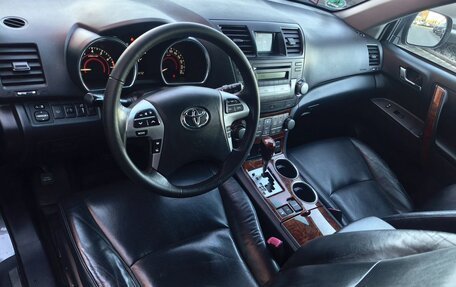 Toyota Highlander III, 2010 год, 2 099 000 рублей, 5 фотография