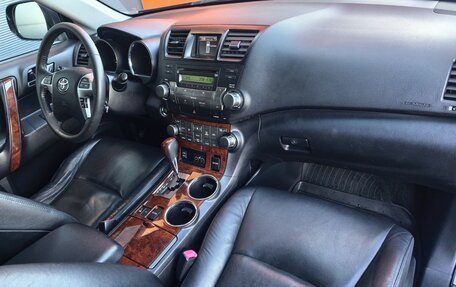Toyota Highlander III, 2010 год, 2 099 000 рублей, 10 фотография